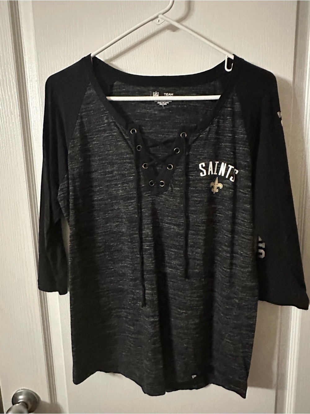 NFL Women's Black Lace-Up Raglan Saints Top